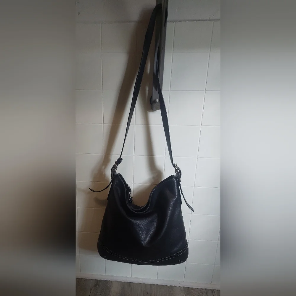 Elegant Black Leather Coach Crossbody - Picture 12 of 16